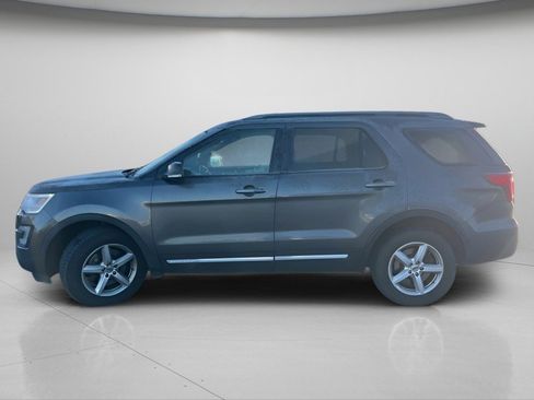 Used 2017 Ford Explorer XLT w/ Equipment Group 202A image 12