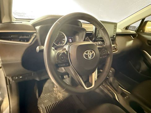 Used 2022 Toyota Corolla Cross LE w/ Moonroof Package image 12