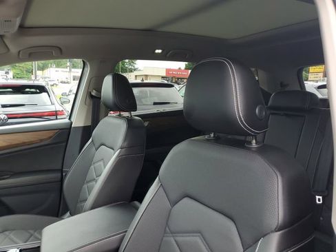 Certified 2024 Volkswagen Atlas SE w/ Panoramic Sunroof Package FWD image 16