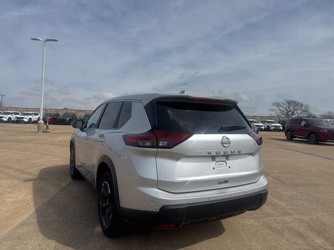 Certified 2025 Nissan Rogue SV image 17