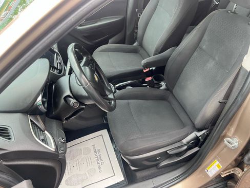 Used 2018 Chevrolet Trax LS w/ LPO, Protection Package FWD image 21