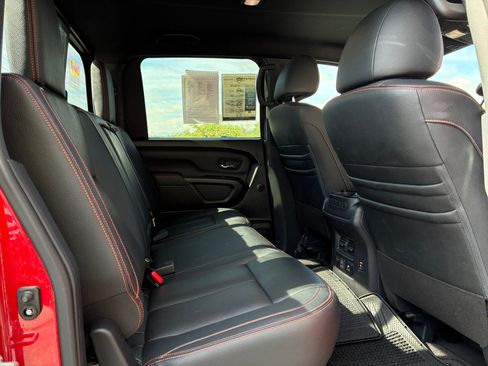 Used 2021 Nissan Titan PRO-4X w/ Pro-4x Convenience Package AWD/4WD image 18