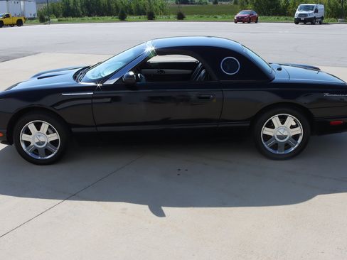 Used 2005 Ford Thunderbird RWD image 5