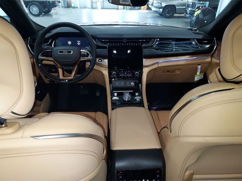 New 2025 Jeep Grand Cherokee L Summit image 10