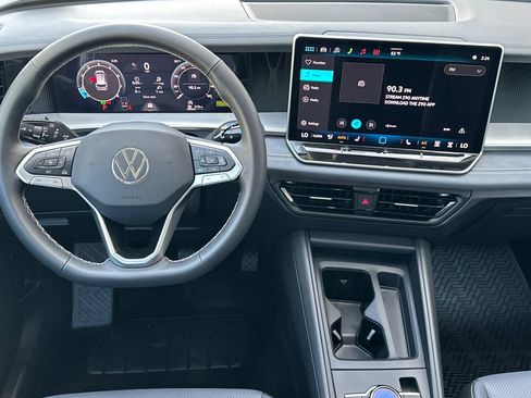 New 2026 Volkswagen Tiguan SE FWD image 12