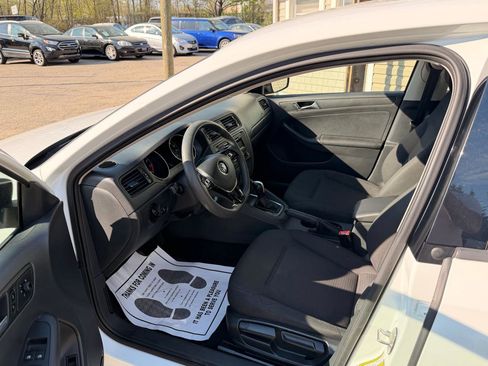 Used 2015 Volkswagen Jetta S image 16