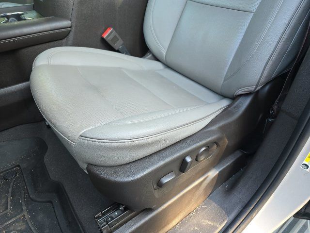 Used 2023 GMC Yukon XL SLT w/ SLT Luxury Package AWD/4WD image 23