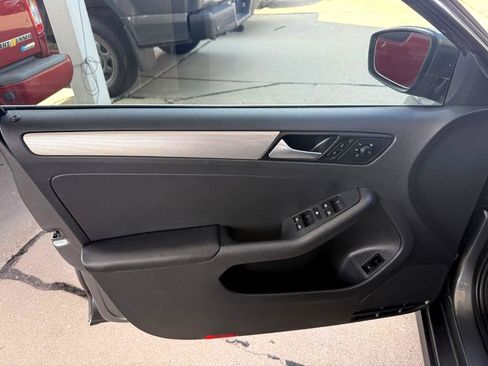 Used 2018 Volkswagen Jetta SE image 10