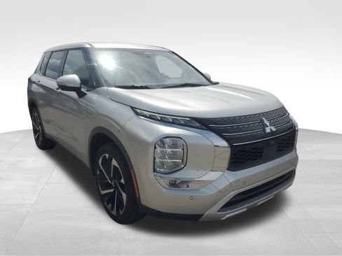 Used 2024 Mitsubishi Outlander SE image 8