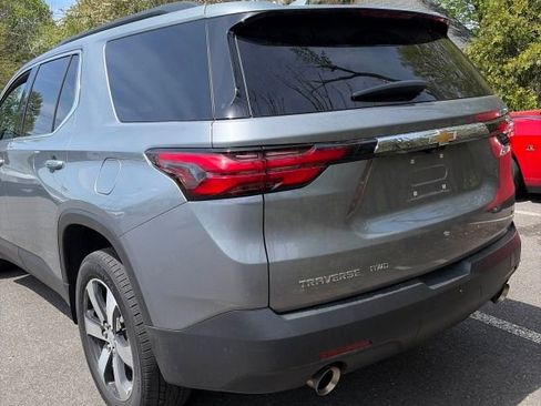 Used 2023 Chevrolet Traverse LT w/ LT Premium Package AWD/4WD image 3