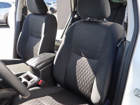 Used 2018 Nissan Rogue SV image 10