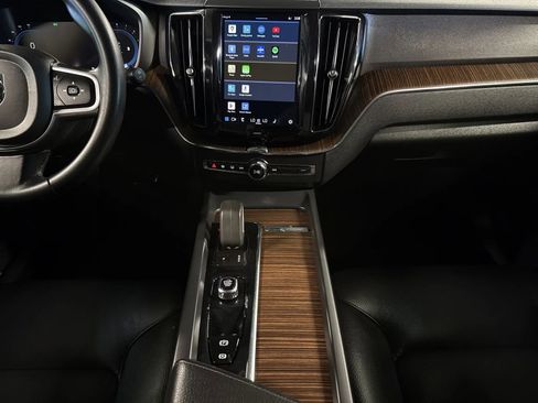 Used 2022 Volvo XC60 B5 Momentum image 45