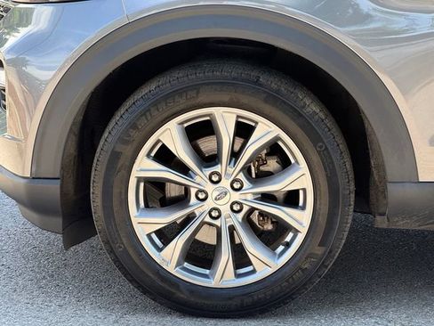Used 2022 Ford Explorer XLT w/ Equipment Group 202A AWD/4WD image 6