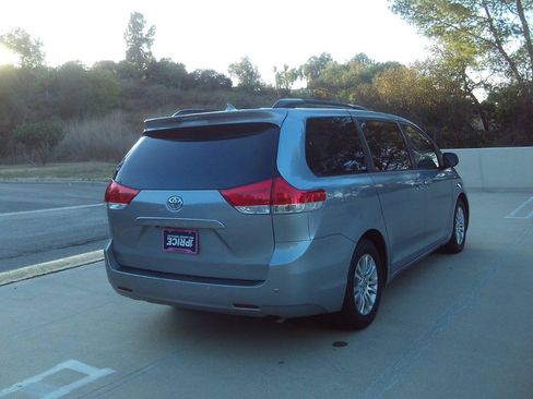 Used 2012 Toyota Sienna XLE w/ Premium Pkg FWD image 33