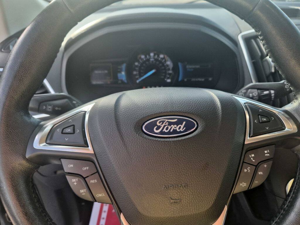 Used 2022 Ford Edge Titanium AWD/4WD image 8