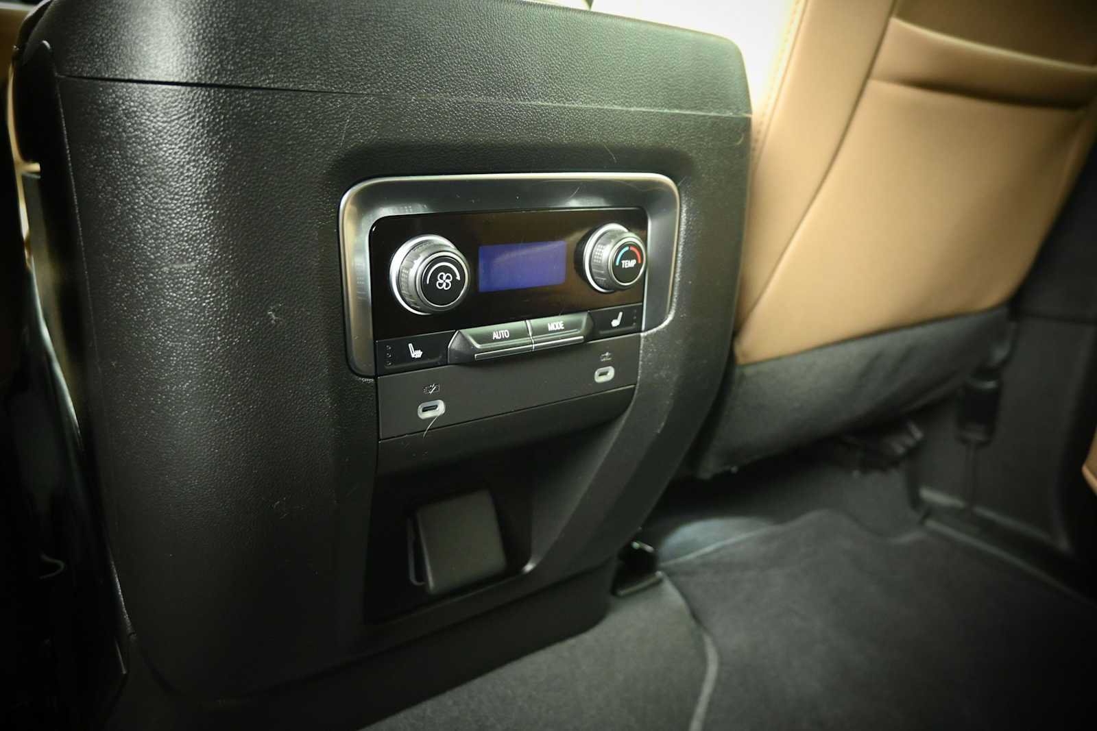 Used 2024 Chevrolet Tahoe Premier AWD/4WD image 8