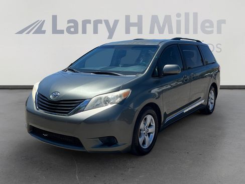 Used 2013 Toyota Sienna LE w/ Towing Pkg FWD image 1