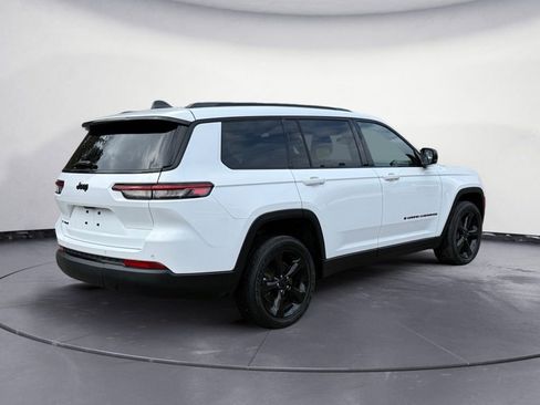 Used 2022 Jeep Grand Cherokee L Laredo image 5