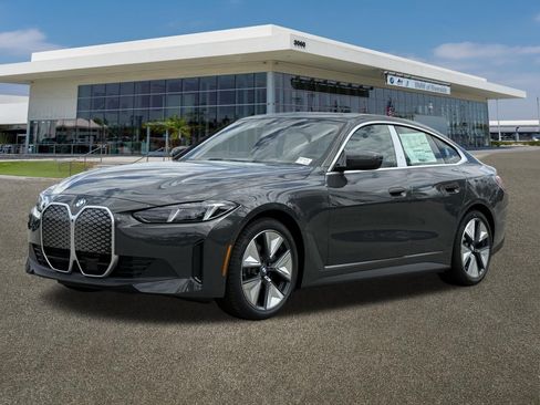 New 2026 BMW i4 eDrive40 w/ Parking Assistance Package RWD image 4