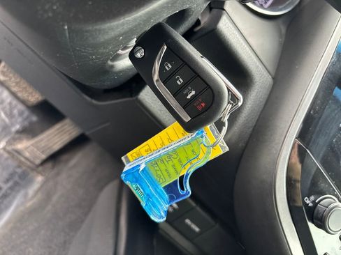 Used 2018 Toyota Camry LE image 29