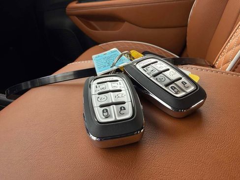 New 2026 Chrysler Pacifica Pinnacle image 34