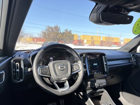 Used 2021 Volvo XC40 T5 R-Design w/ Climate Package image 15