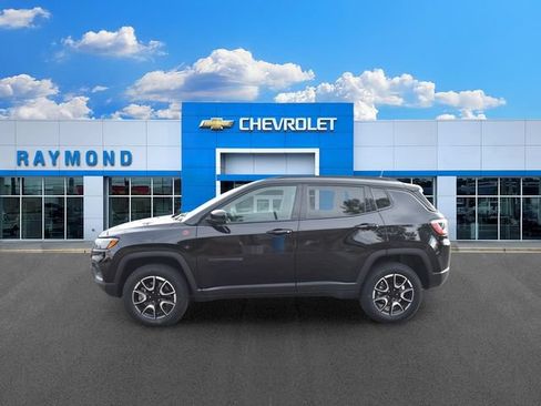 Used 2024 Jeep Compass Trailhawk AWD/4WD image 6