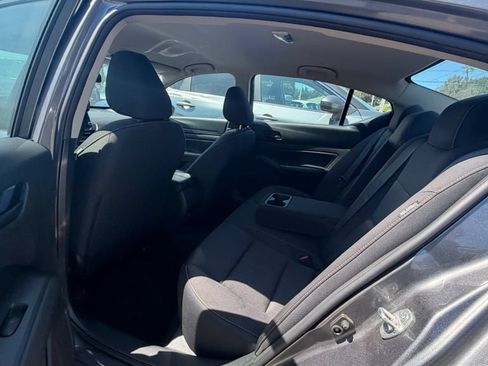 Used 2024 Nissan Altima 2.5 SV FWD image 7