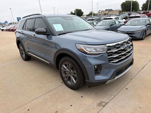 Used 2025 Ford Explorer Active w/ Active Comfort Package AWD/4WD image 7