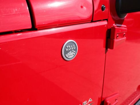 Used 2016 Jeep Wrangler Unlimited Sahara w/ Connectivity Group image 14