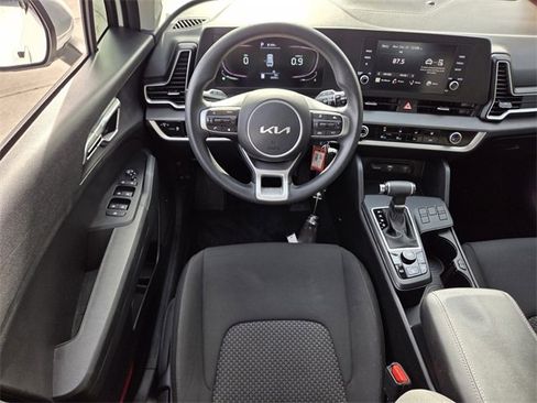 Used 2023 Kia Sportage LX image 12