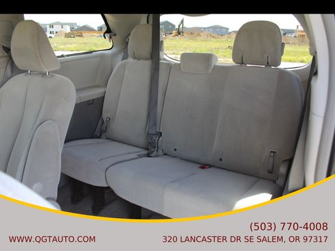 Used 2012 Toyota Sienna LE FWD image 18