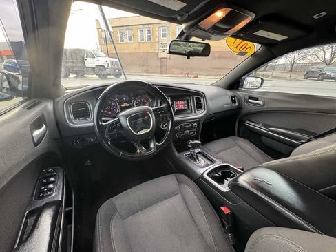 Used 2017 Dodge Charger SE image 11