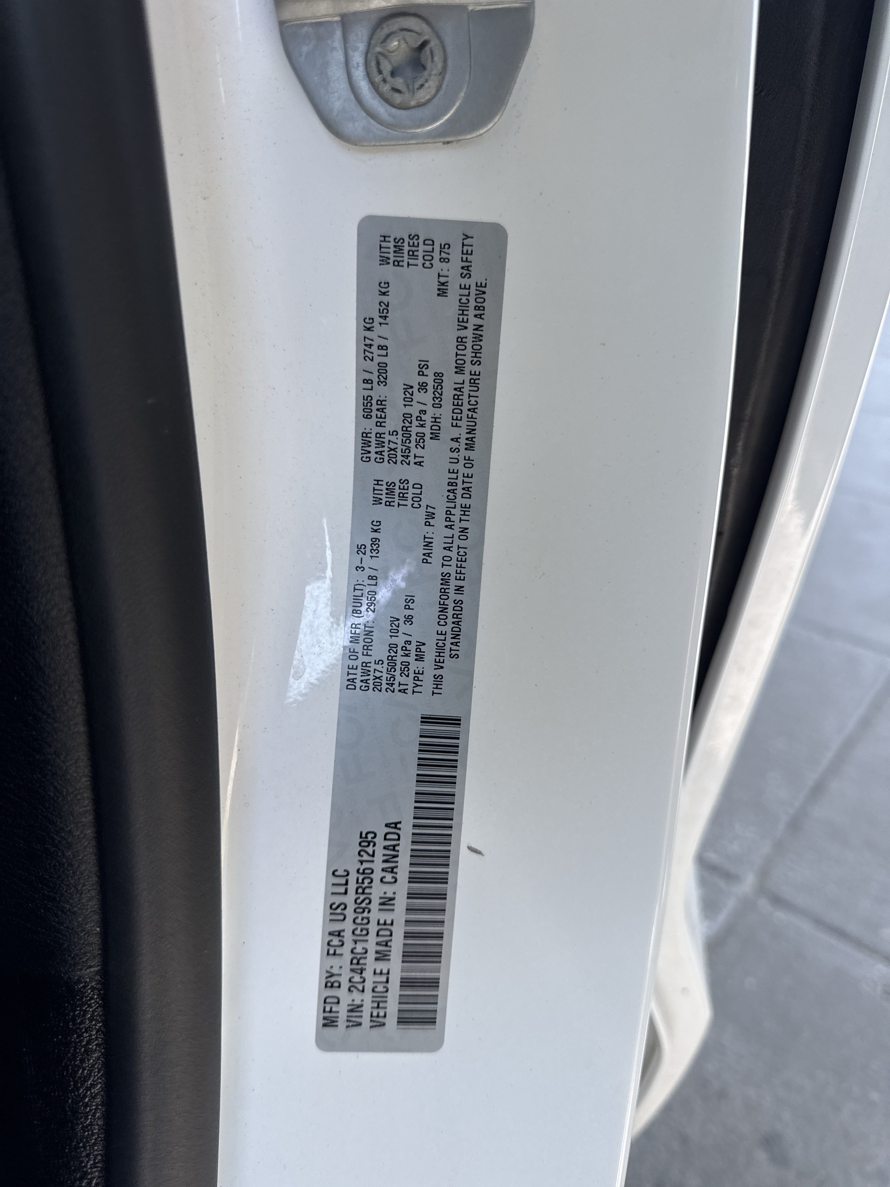 Used 2025 Chrysler Pacifica Limited FWD image 35