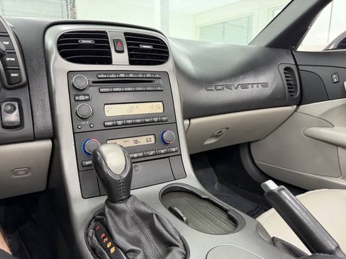 Used 2006 Chevrolet Corvette Convertible RWD image 21
