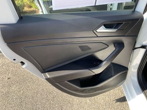 Used 2022 Volkswagen Jetta Sport image 15