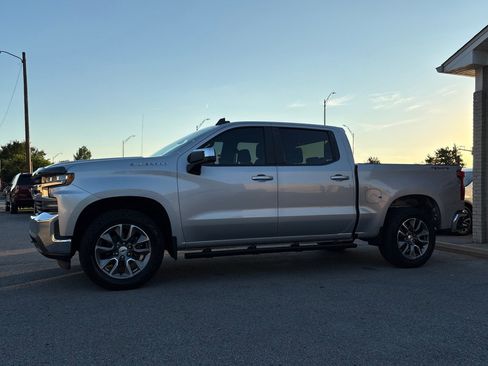Used 2020 Chevrolet Silverado 1500 LT AWD/4WD image 2
