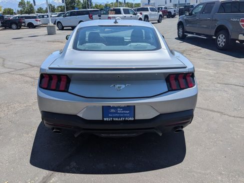 Used 2025 Ford Mustang Premium RWD image 5