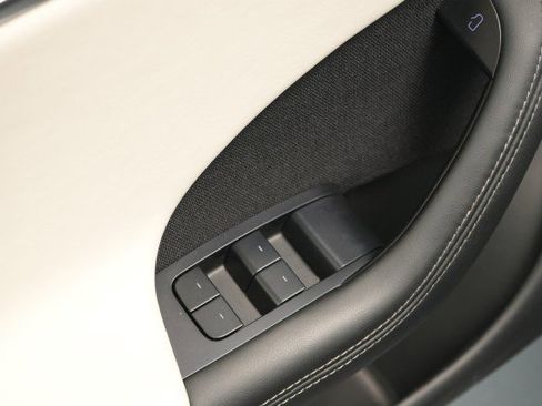 Used 2022 Tesla Model S image 23