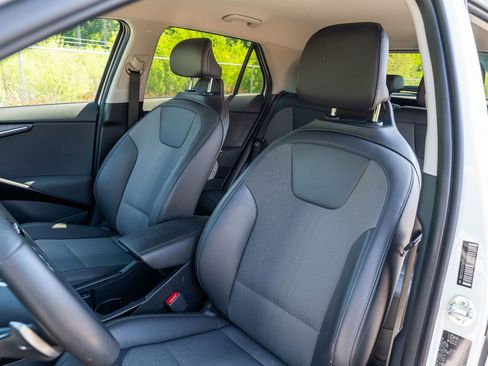 Used 2023 Kia Niro EX image 20