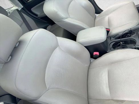 Used 2016 Subaru Forester 2.5i Touring w/ Eyesight & Navigation System image 23