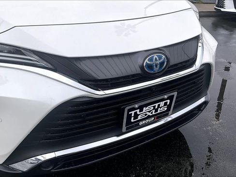 Used 2021 Toyota Venza Limited image 29