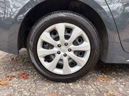 Used 2025 Toyota Corolla LE image 28