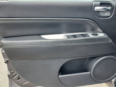 Used 2016 Jeep Compass High Altitude image 12