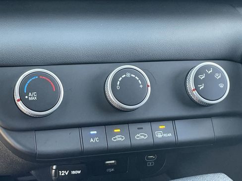 Certified 2024 Hyundai Elantra SE FWD image 25