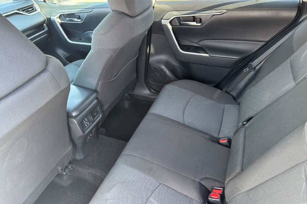 Used 2025 Toyota RAV4 XLE AWD/4WD image 17