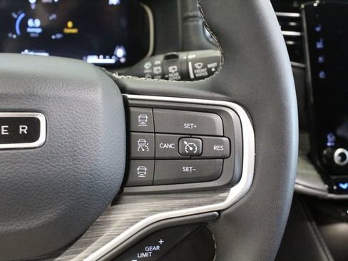 Used 2023 Jeep Wagoneer L Series III w/ Preferred Equipment Group AWD/4WD image 14