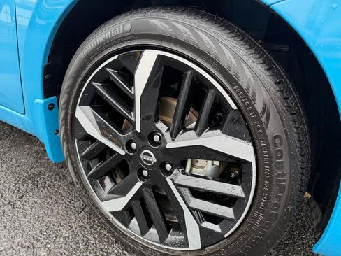 Used 2025 Nissan Versa SR w/ Trunk Package image 11