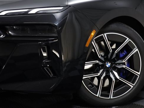 Certified 2025 BMW 740i xDrive w/ Premium Package image 3