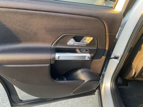 Used 2020 Mercedes-Benz GLB 250 4MATIC image 18